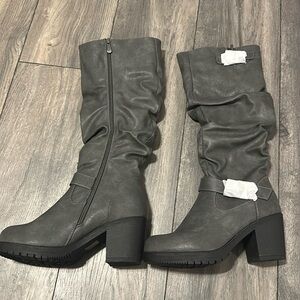 Dream Pairs Grey boots, size 7.5. Brand new, never worn